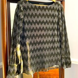 ✨BR Metallic Top✨